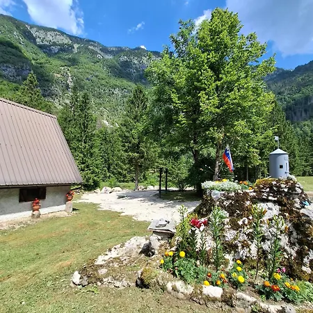 Lepena Počitniška hiša