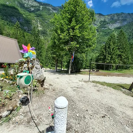 Počitniška hiša Lepena Soca